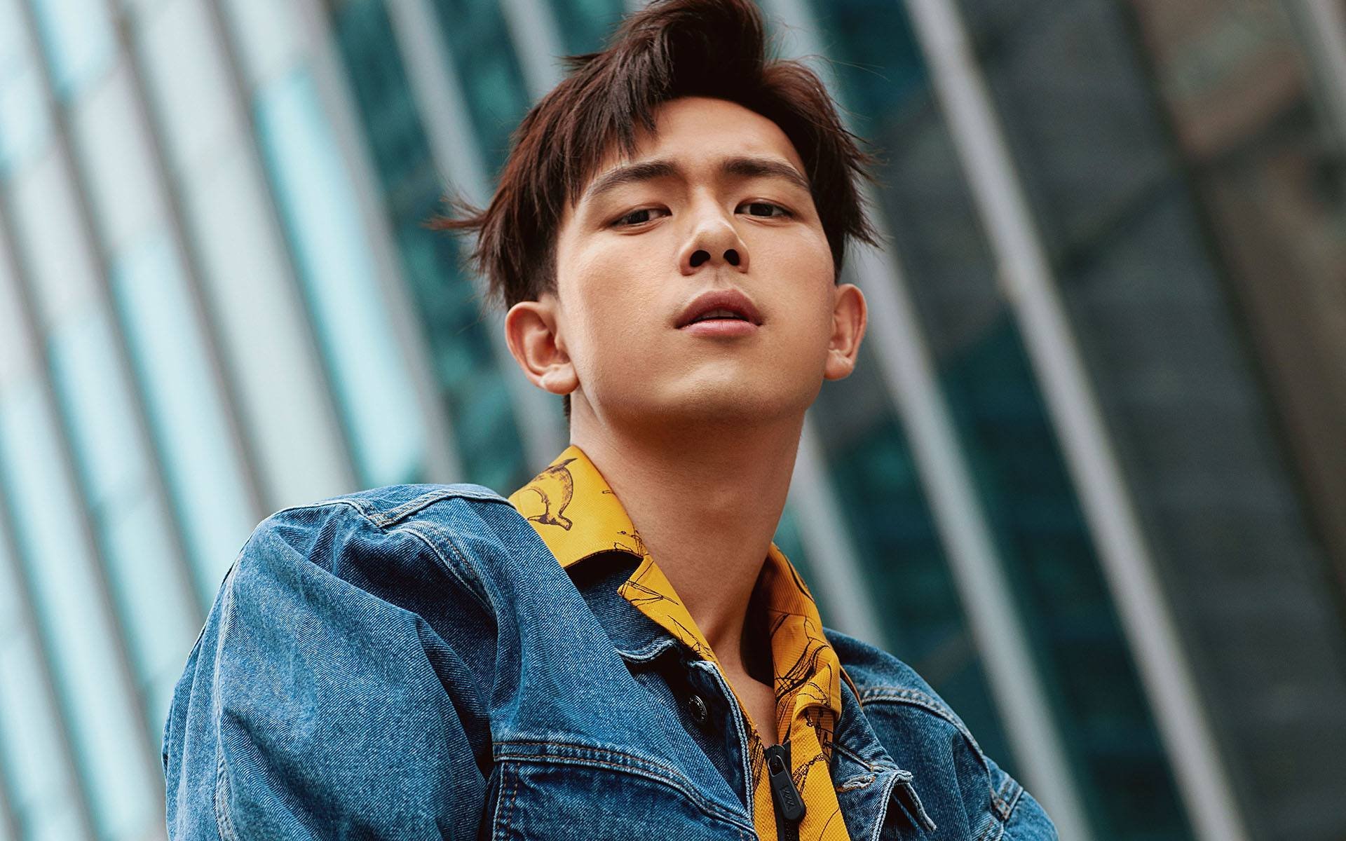 赛道攻防,雷诺铁骑碾压马丁,拉塞尔炽热状态点燃围场