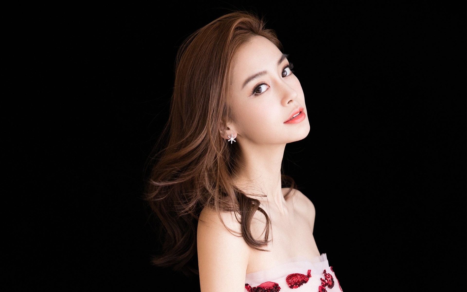 镌刻与救赎,伊萨克的破壁时刻与瑞士足球的传承之战